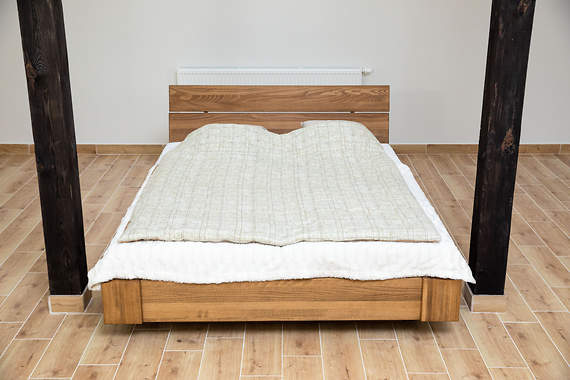 Beriet łóżko z drewna bukowego lewitujące 180x200 cm, wybarwienie orzech (OR)