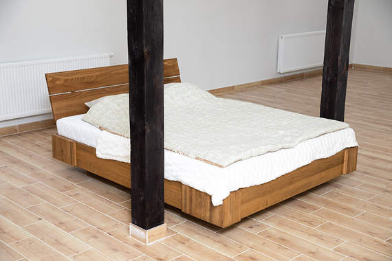 Zestaw: Beriet łóżko+2 szafki nocne z drewna bukowego lewitujące 140x200 cm, wybarwienie orzech (OR)